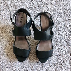 Levity Black Platform Heels | 7.5